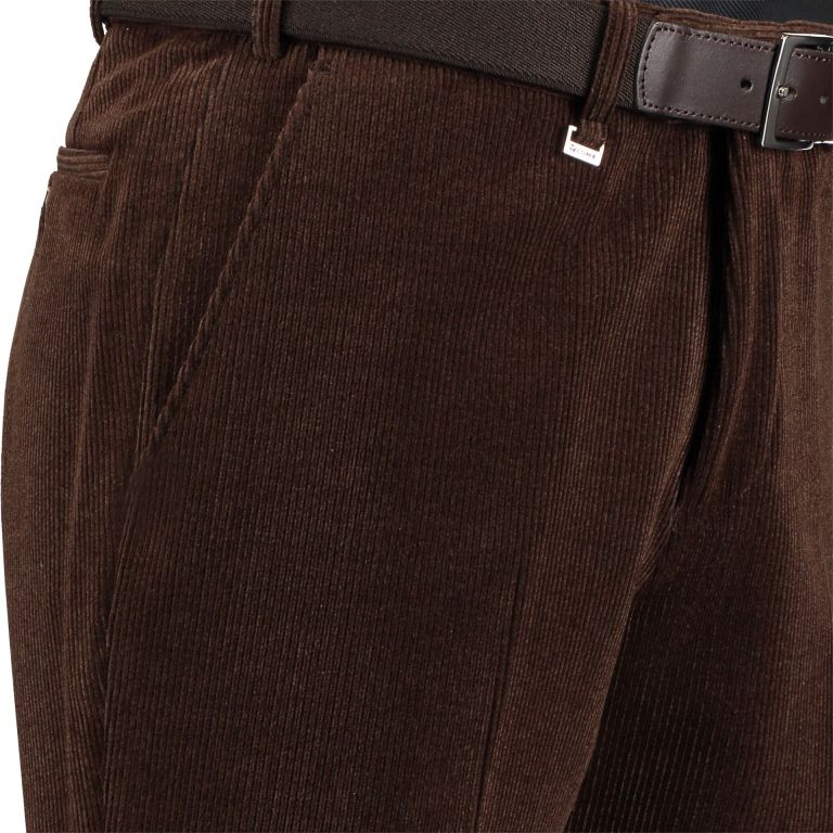 Com4 Corduroy Bruin 2100   